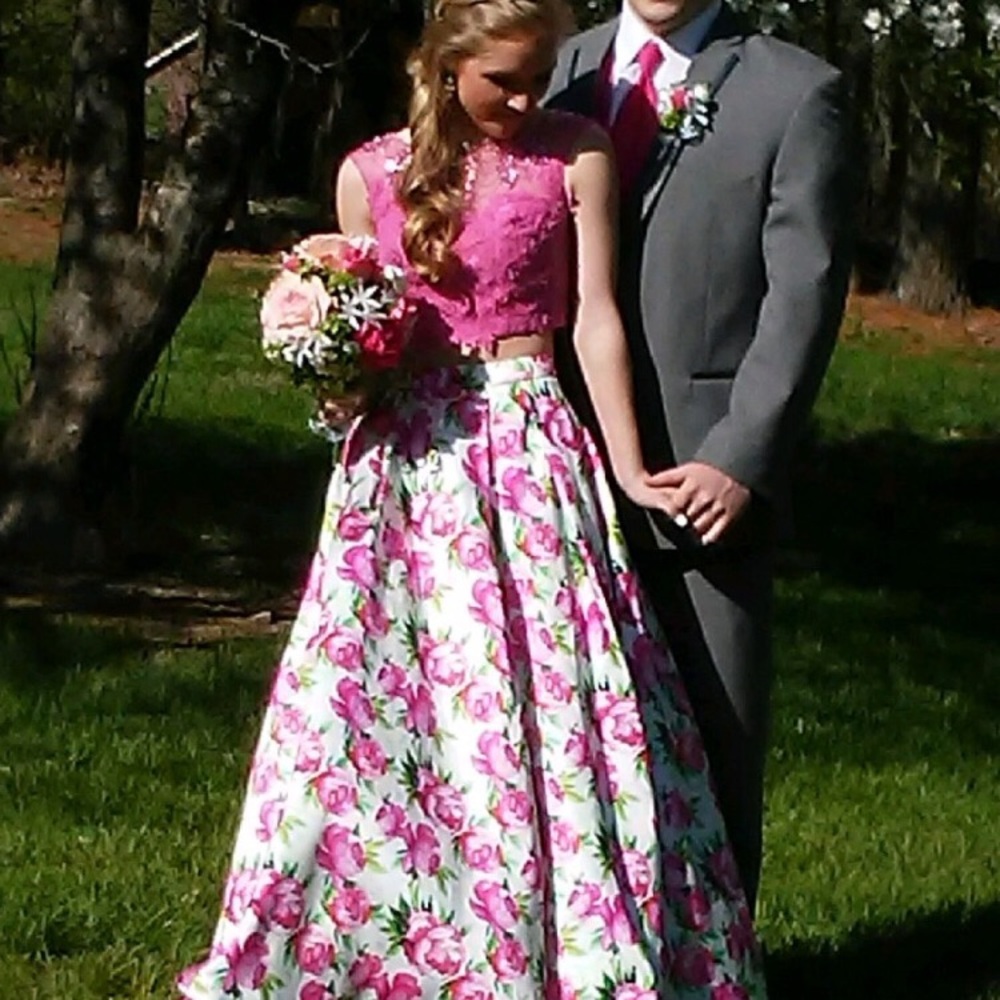 Size 0 Ellie Wilde prom dress - Picture 2 of 4